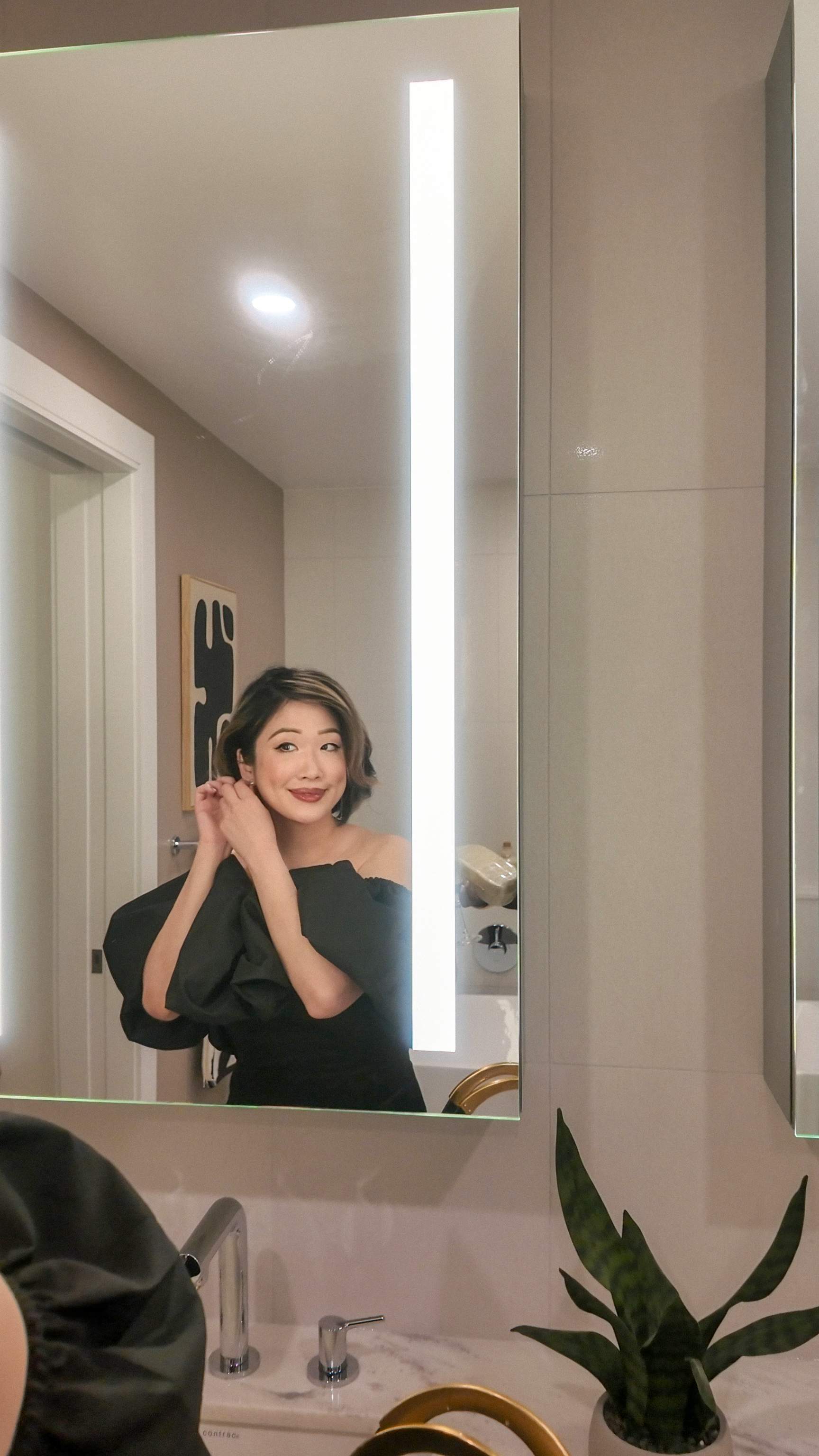 Primary bathroom at Edenbridge on The Kingsway. Toronto luxury real estate featuring Art Deco mirrors and spa-like finishes.