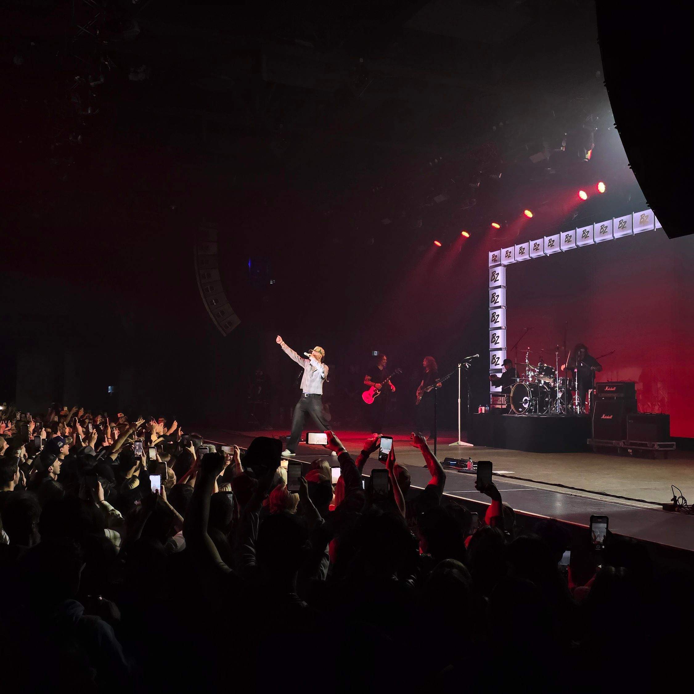 Unobstructed VIP view of Bailey Zimmerman performing live on stage at HISTORY Toronto for his Different Night Same Rodeo Tour. 🤠