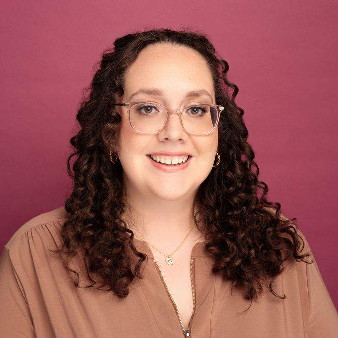 Photo of Nicole Khamooshi, B2B Tech writer 